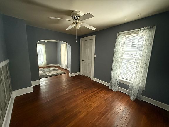 Dining room. Have I mentioned the hardwoods? :)