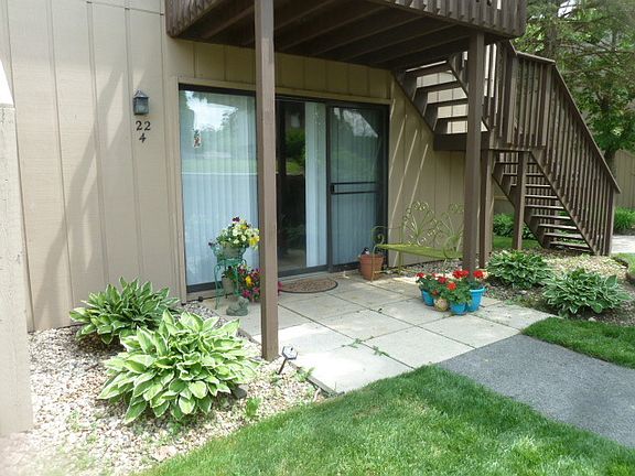 2nd image of 22 Jamaica Colony APT 4