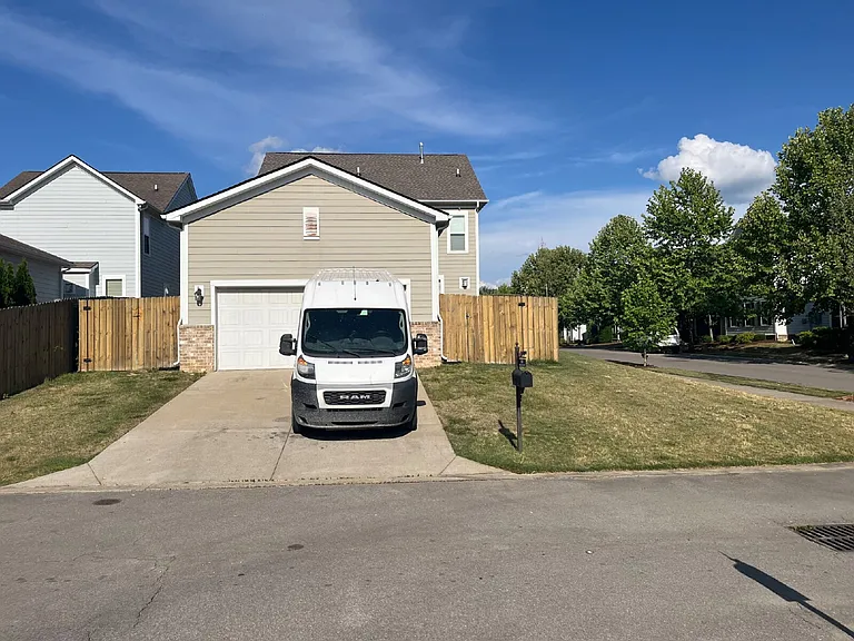 1168 Amelia Park Dr — Photo 4