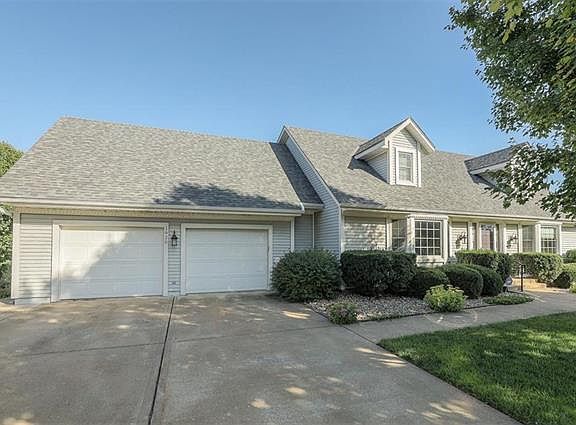 3rd image of 1920 Hidden Valley Dr