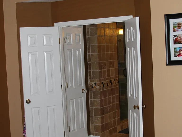 5717 Greenfield Dr — Photo 3