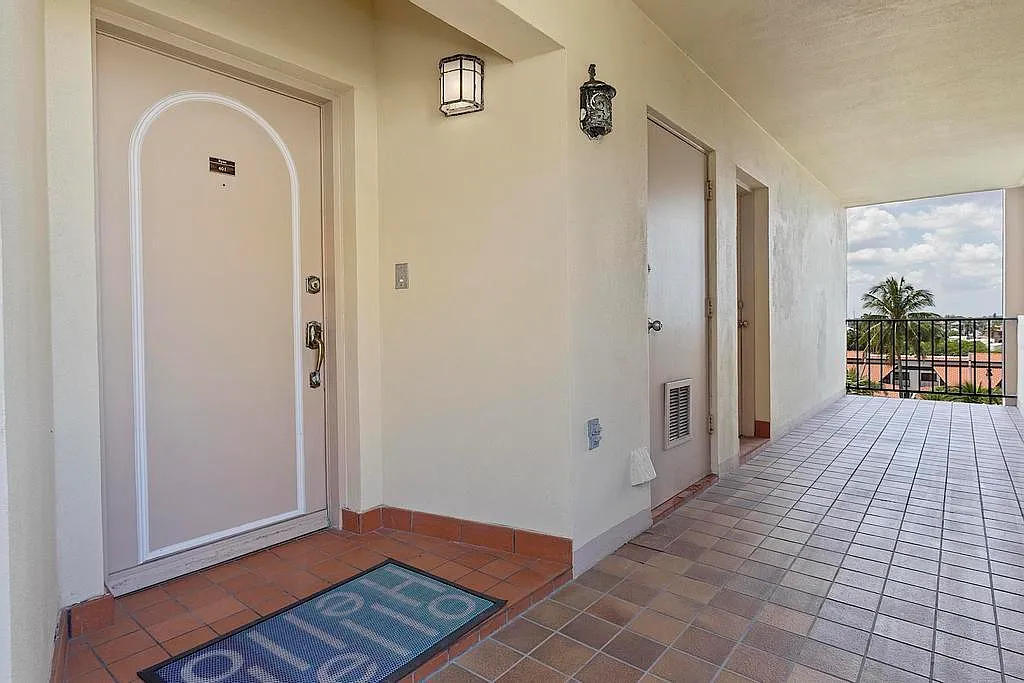 2 bed, 2.0 bath, 1708 sqft, $6,000 — Photo 3