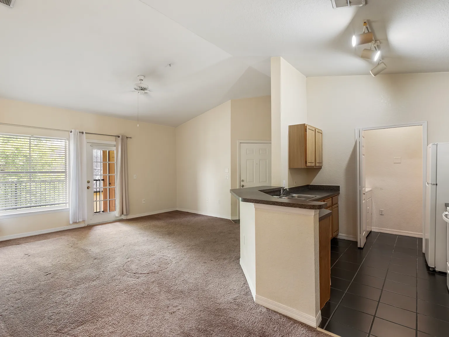 1 bed, 713 sqft, $1,250 — Photo 4