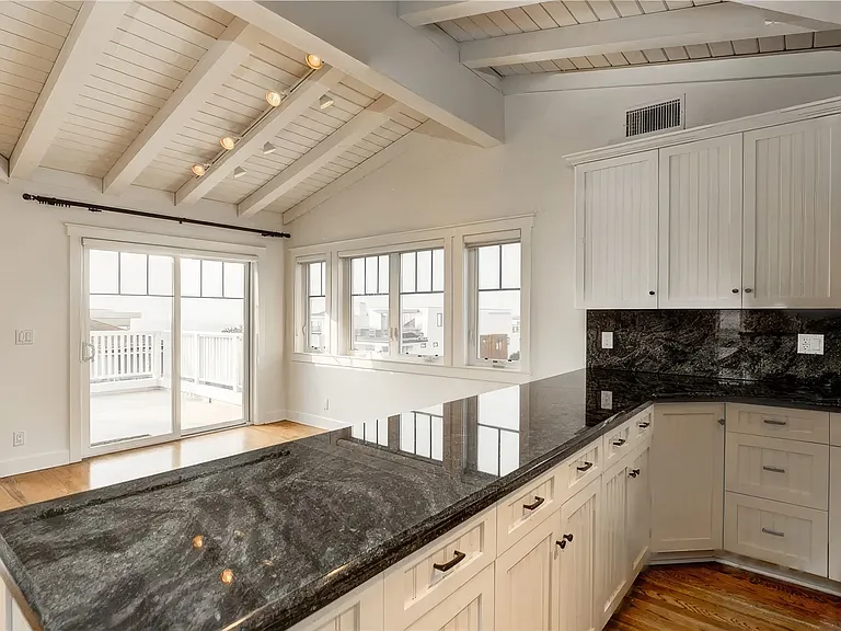 316 Highland Ave — Photo 20