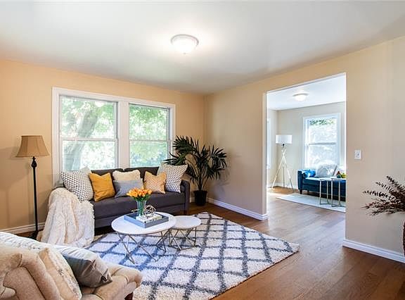 4th image of 19 Hunt Ave