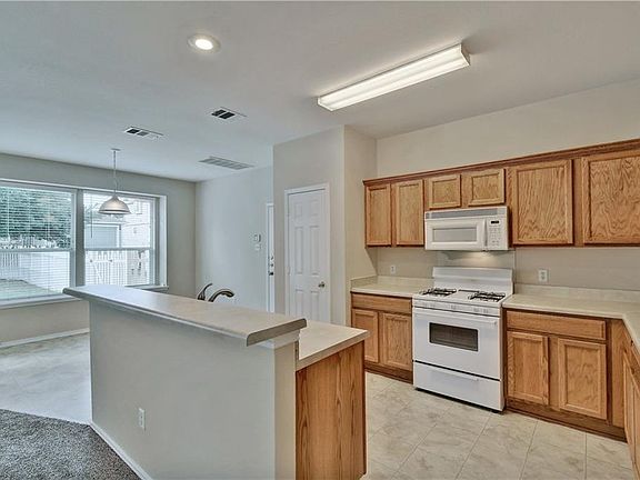 5th image of 1833 Logan Dr