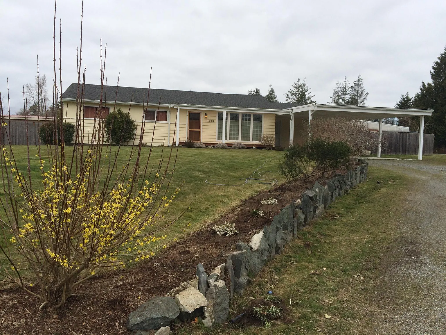 1366 Country Ln — Photo 1