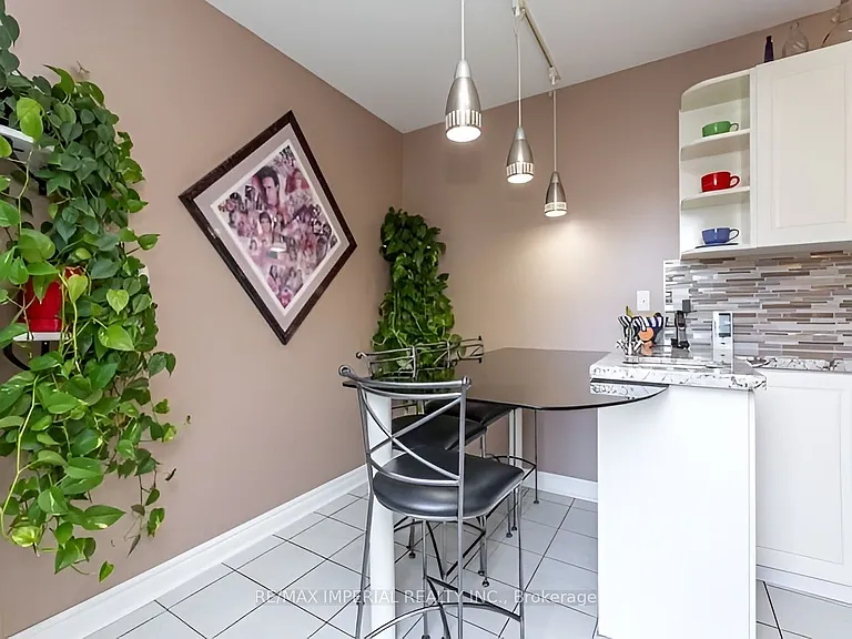 16 Gloxinia Cres #2 — Photo 4