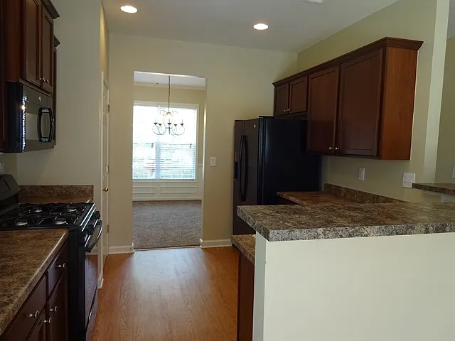 2357 Longmont Dr — Photo 2