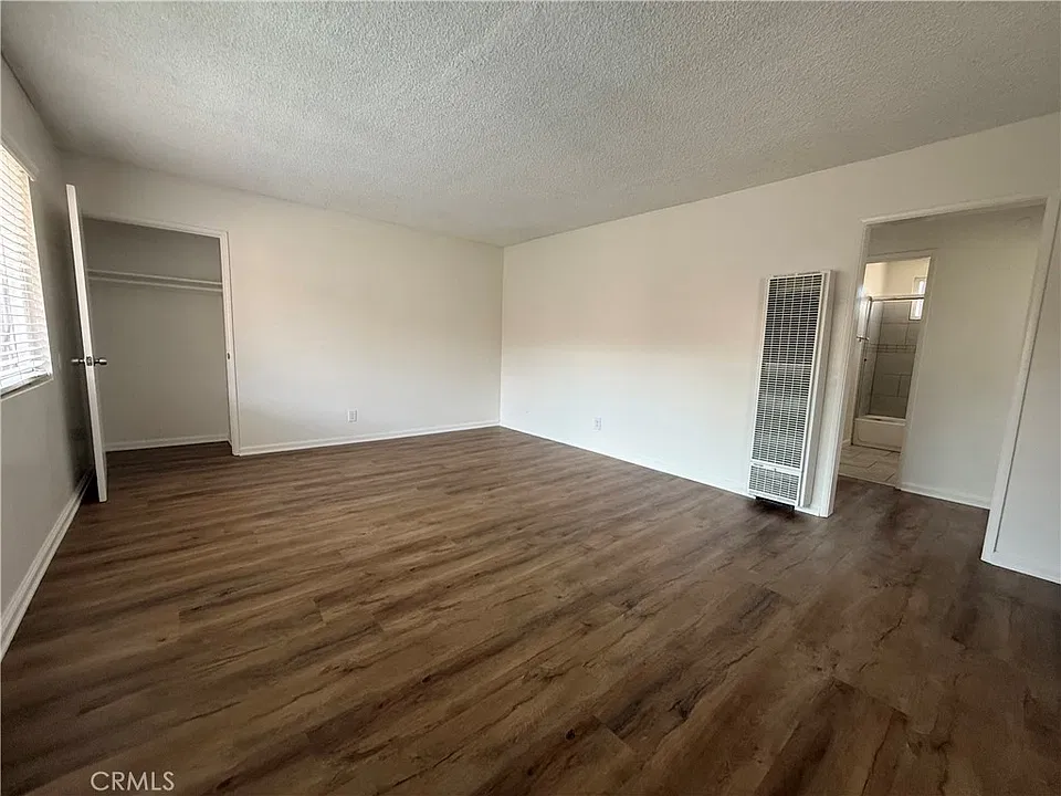 11413 Menlo Ave #D
