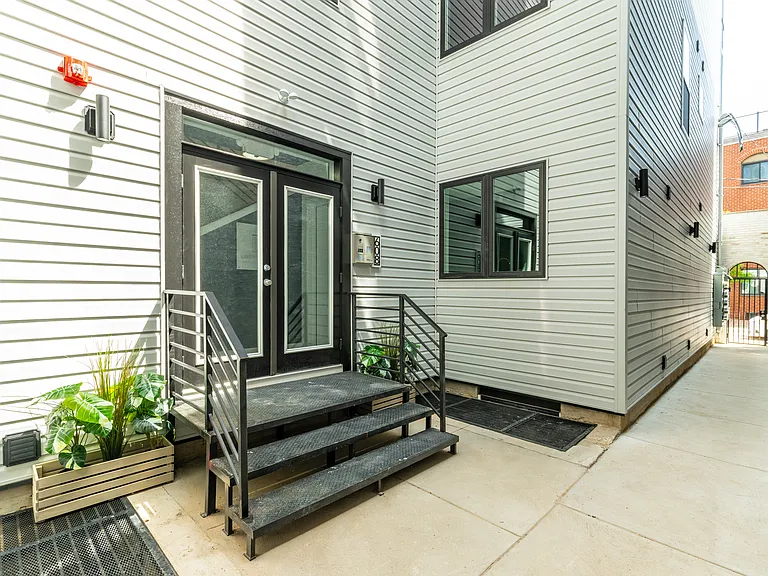 608 S American St #1 — Photo 36