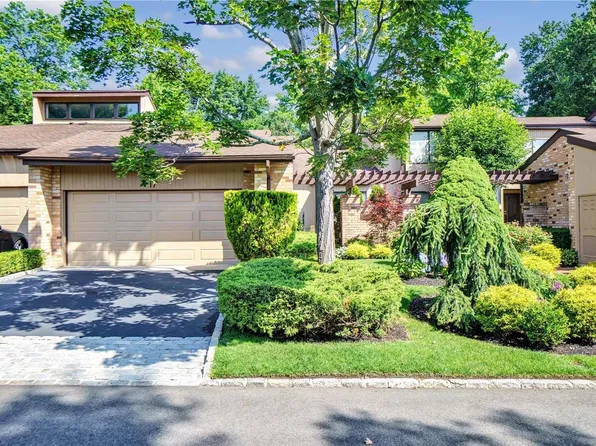 17 Whitewood Drive #21, Roslyn, NY 11576