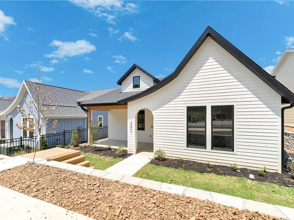 2342 E Rolling Hills Dr, Fayetteville, AR 72703