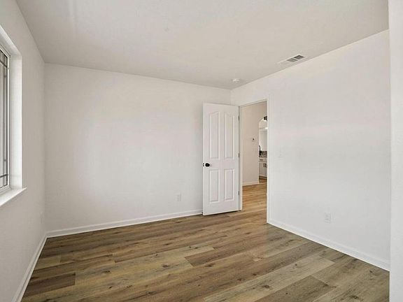 3rd image of 1069 Norman Dr