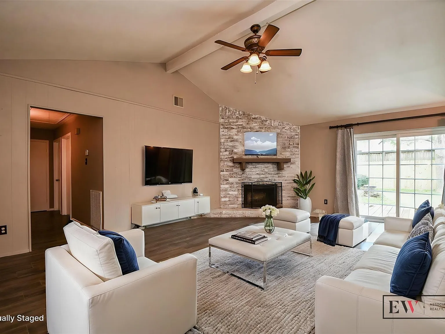 4 bed, 2.0 bath, 1684 sqft, $1,950 — Photo 3
