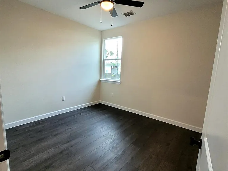 750 S Main St — Photo 14