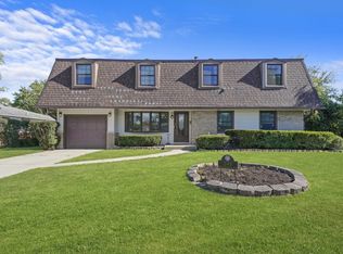 245 Tanglewood Ct, Elk Grove Village, IL 60007