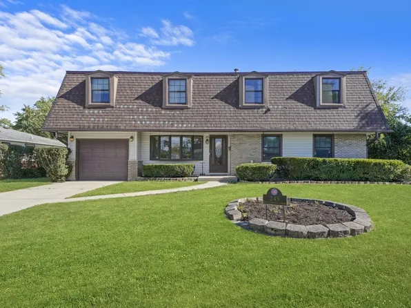 245 Tanglewood Ct, Elk Grove Village, IL 60007