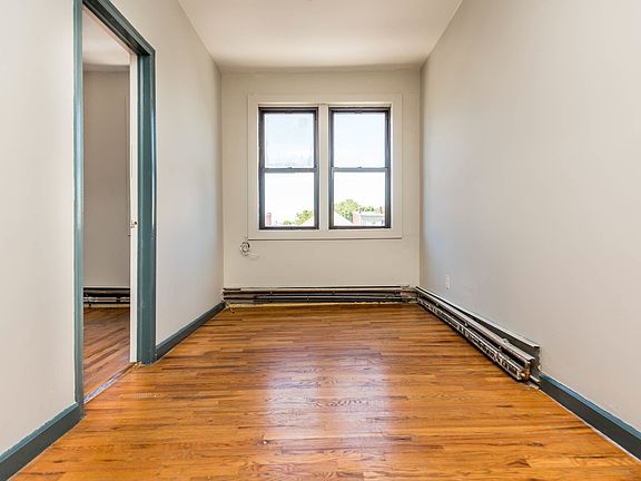 4th image of 639 Grand St