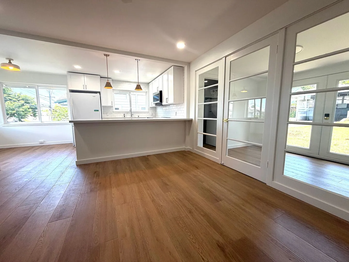 Renovated 2 Bedroom, 2 Bathroom with Carport — Photo 3