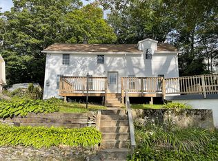 35 Market St, Putnam, CT 06260