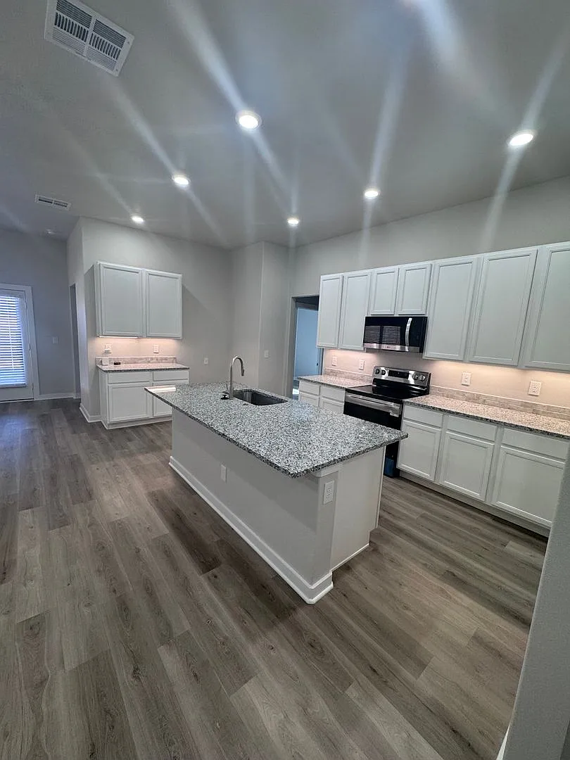Newer Construction in Wolfforth — Photo 3
