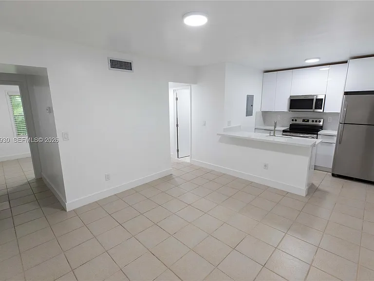 3445 Franklin Ave #A — Photo 2
