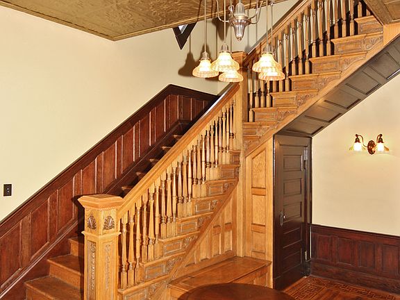 3rd image of 1642 N Alabama St