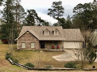 14 Oakcrest Rd, Laurel, MS 39440