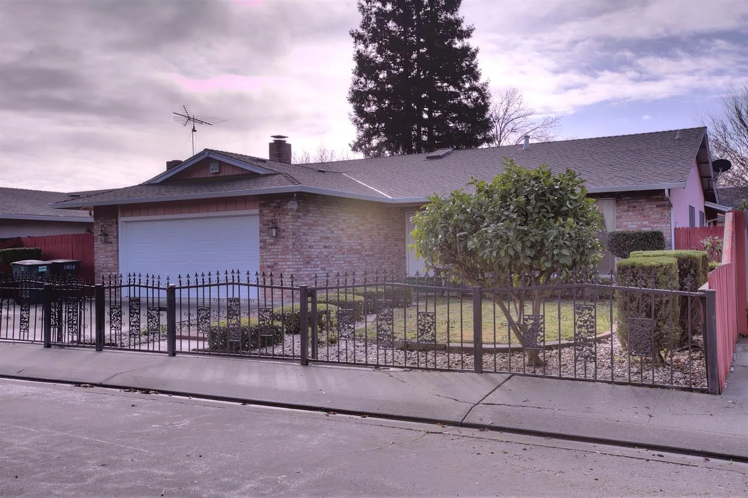 1404 Mosswood Ln photo 1