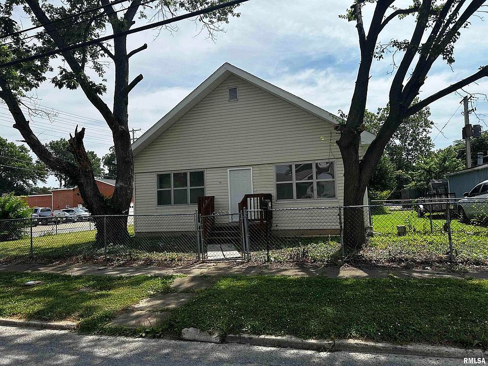 1st image of 709 N Van Buren St