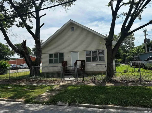 709 N Van Buren St, Marion, IL 62959