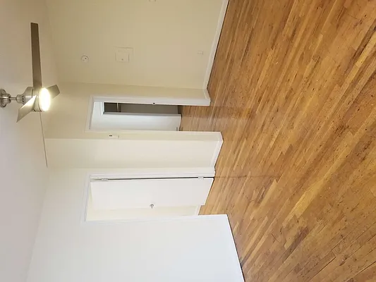 Rented by City Express Realty & Management Corp | media 30