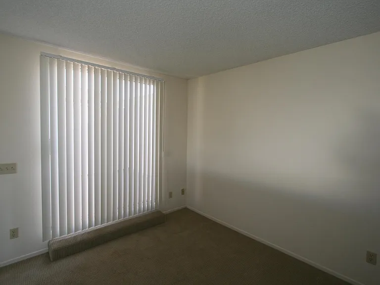 3637 Clarington Ave #213 — Photo 15