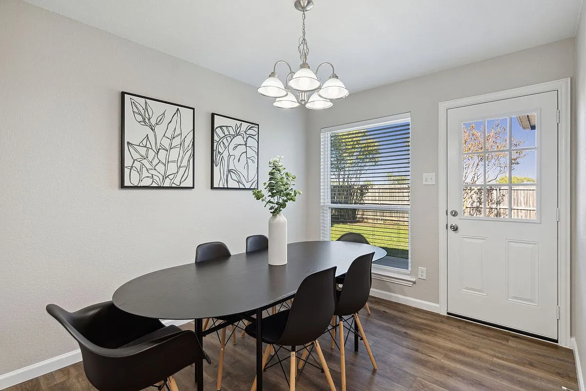3 bed, 2.0 bath, 1261 sqft, $3,495 — Photo 4