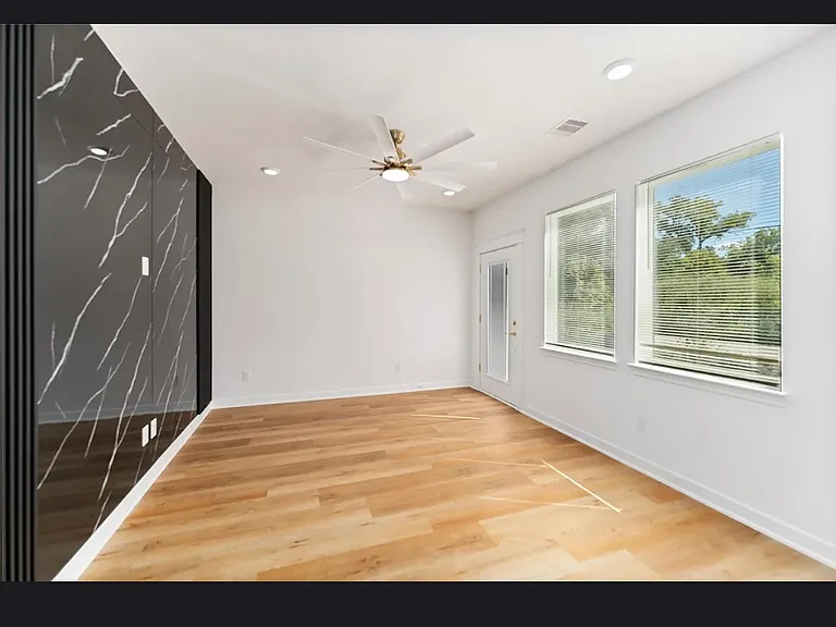 7809 Queen St — Photo 13