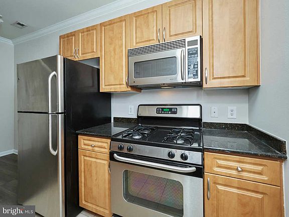 4th image of 12144 Garden Grove Cir Unit 201