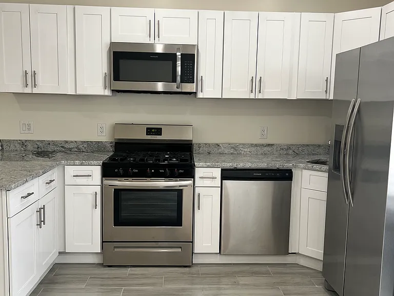40 Lenox Ave — Photo 15