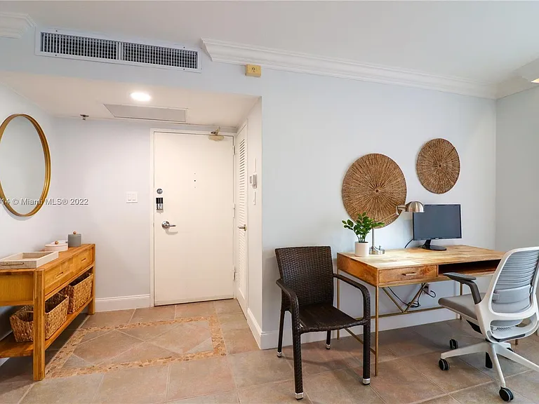 5161 Collins Ave #404 — Photo 2