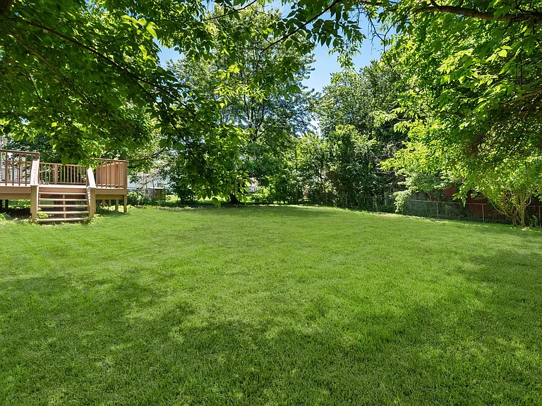 123 E Main St — Photo 32
