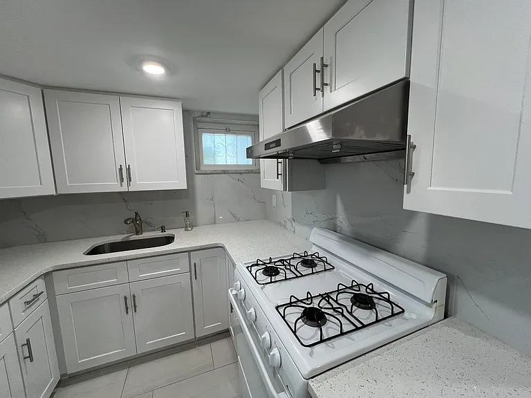 468 McClean Ave #B — Photo 10