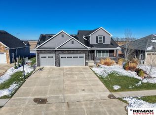 228 Knotty Pine Ln, Seward, NE 68434