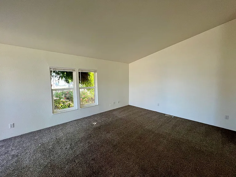 2054 Marion Ave — Photo 7