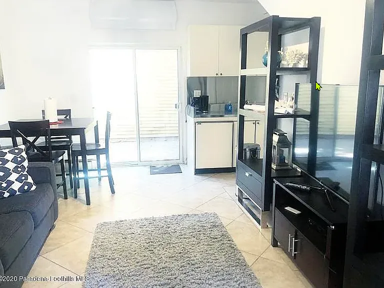 748 1/2 N La Jolla Ave #1/2 — Photo 3