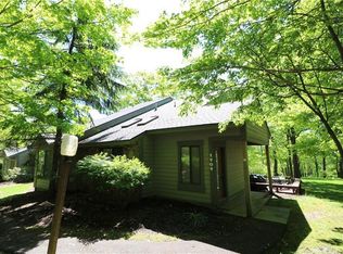 1909 S Ridge Ct, Hidden Valley, PA 15502