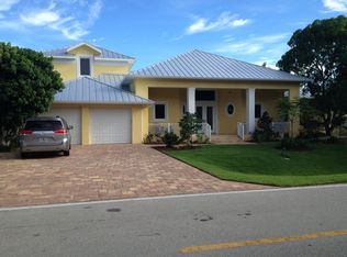 669 91st Ave N, Naples, FL 34108