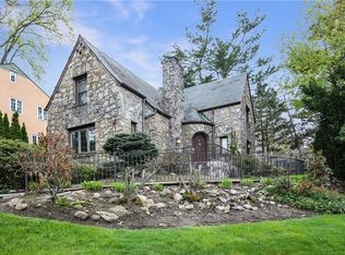 2 Tudor La, Scarsdale, NY 10583
