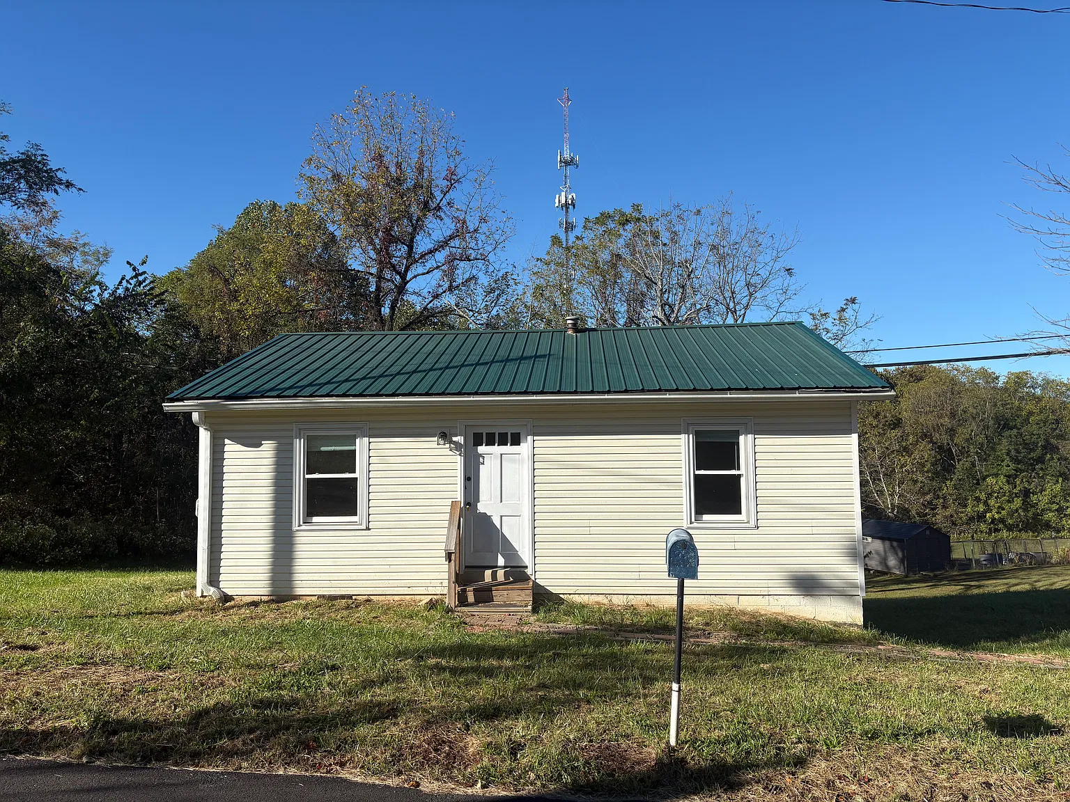 4 bed, $1,500 — Photo 1