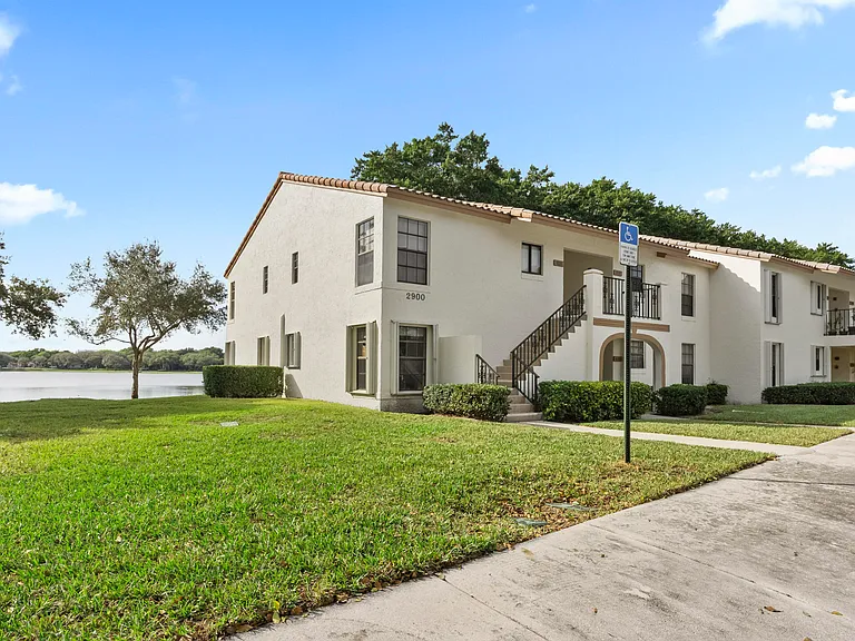 2900 Olivewood Ter #201 — Photo 21