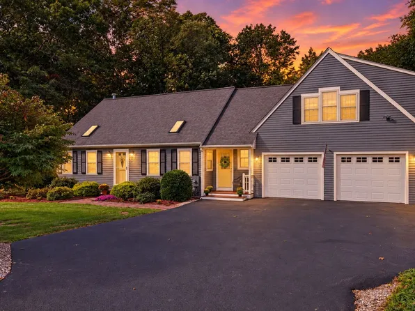 8 Monahan Ln, Mansfield, MA 02048